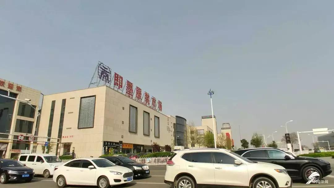 刚曝光！青岛一市场千元大牌只卖几十元！附近村子200多个加工点…