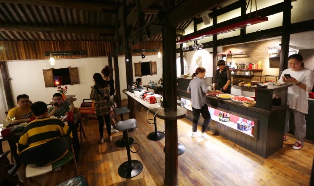 夜新叶，新叶夜，夜夜夜夜夜！唱吧醉仙居，探秘奶茶吧，茶憩戏曲馆，漫步烟花巷……每周六晚