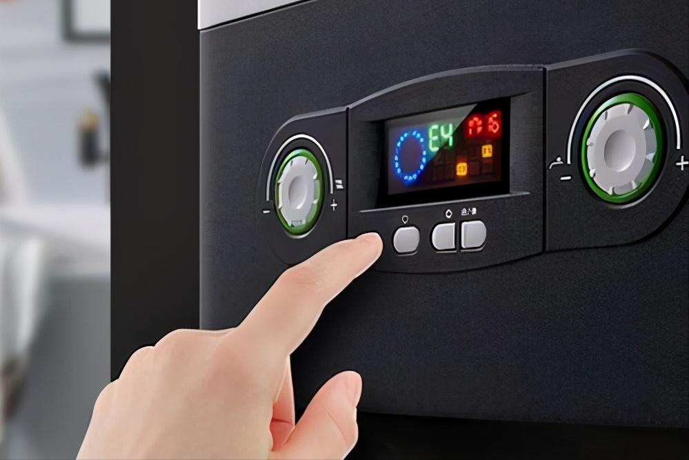 燃气壁挂炉可以取代供暖吗,燃气壁挂炉比地暖划算吗