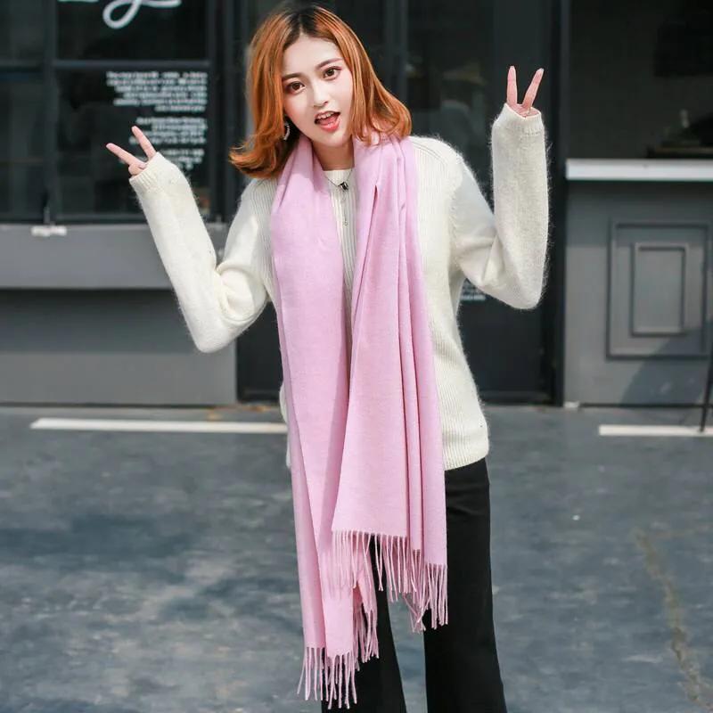 冬季围巾系法这样围好看又暖和,围巾系成披肩的方法