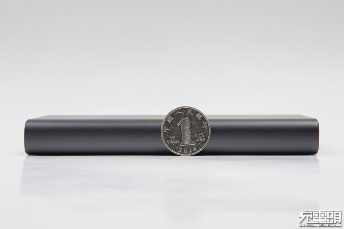 小米无线充电宝10w和30w如何选择,小米充电宝20000毫安50瓦拆箱