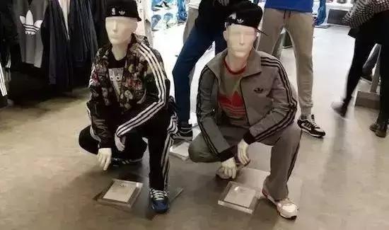 阿迪达斯遗憾,阿迪达斯三条杠在俄罗斯代表啥