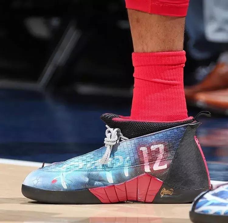 NBA球员今日上脚：欧文5又出新配色，奇才小将AJ15很惊艳！