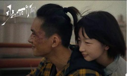 最丑谋女郎？1米6周冬雨划重点示范，“平平无奇”也能气场十足