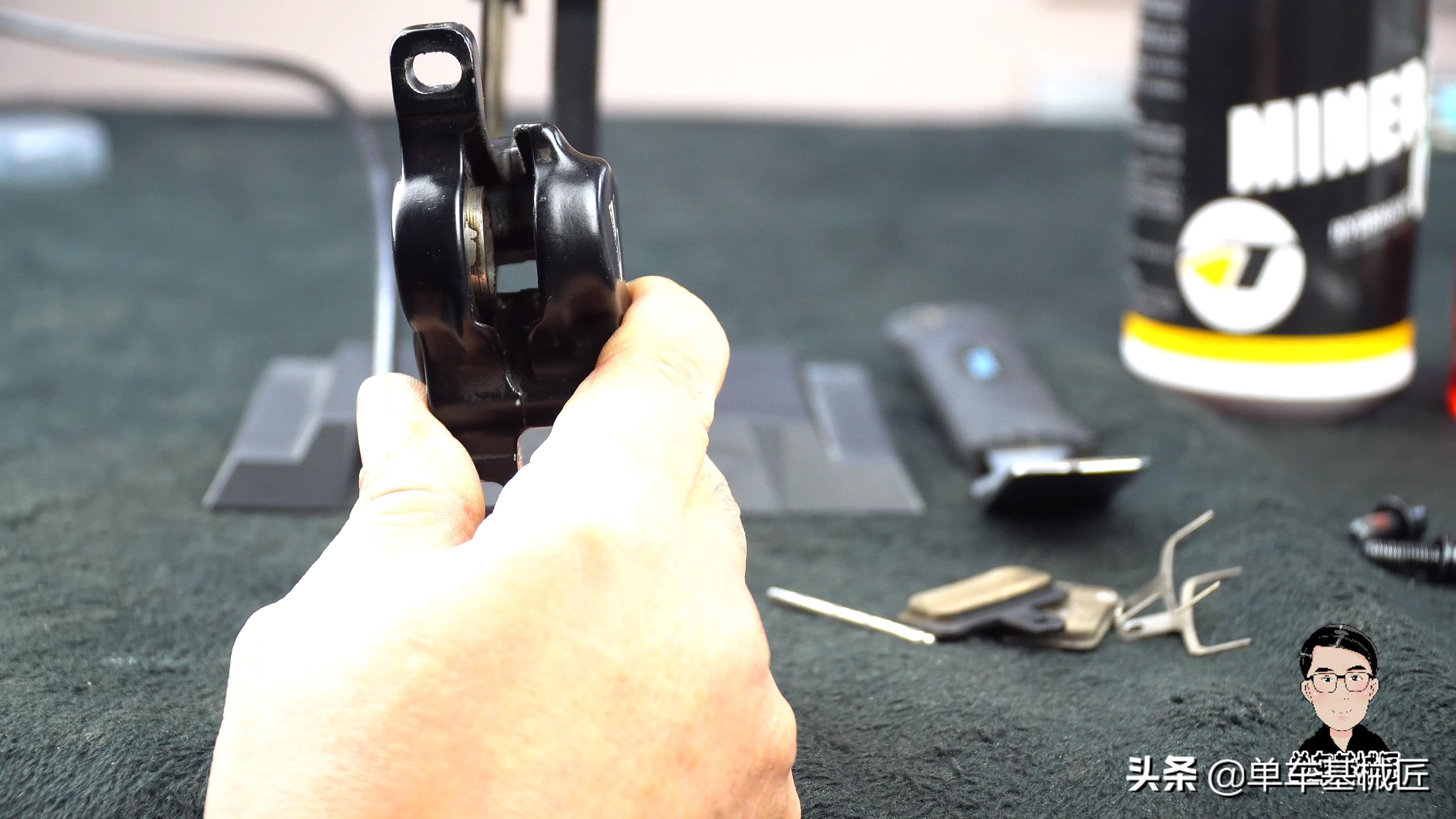 刹车卡钳活塞复位教程,单车碟刹活塞回弹不到位