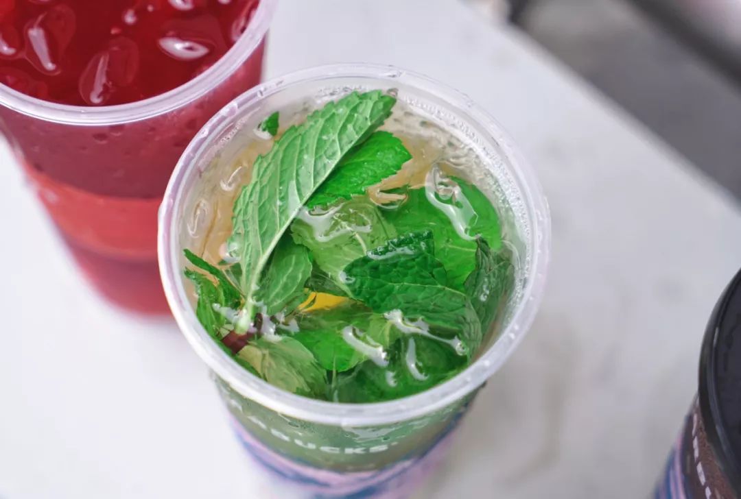 星巴克回归饮品被吐槽,星巴克推出八种饮品吐槽