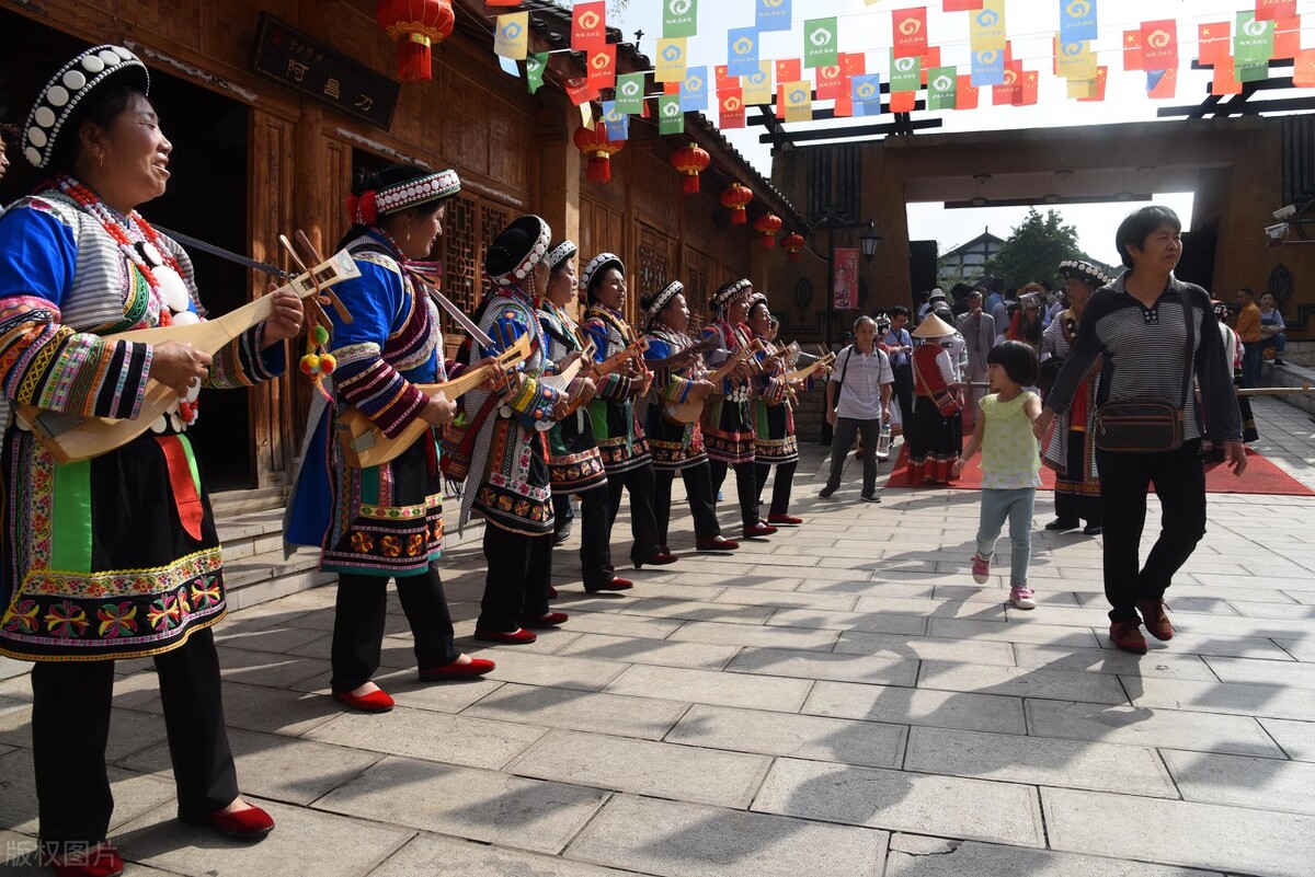 云南少数民族传统文化保护,四川和云南哪个少数民族多