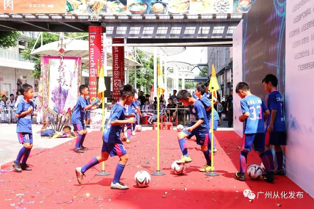 健身大神在健身房被围观,健身达人公园现身