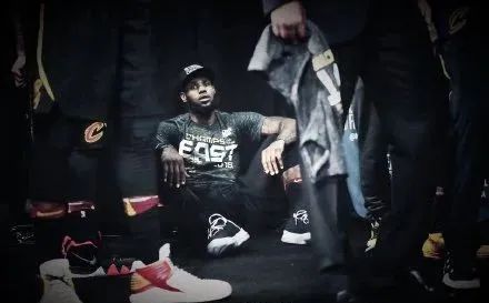 詹姆斯砍下16+10+8,詹姆斯40+18+9比赛回顾