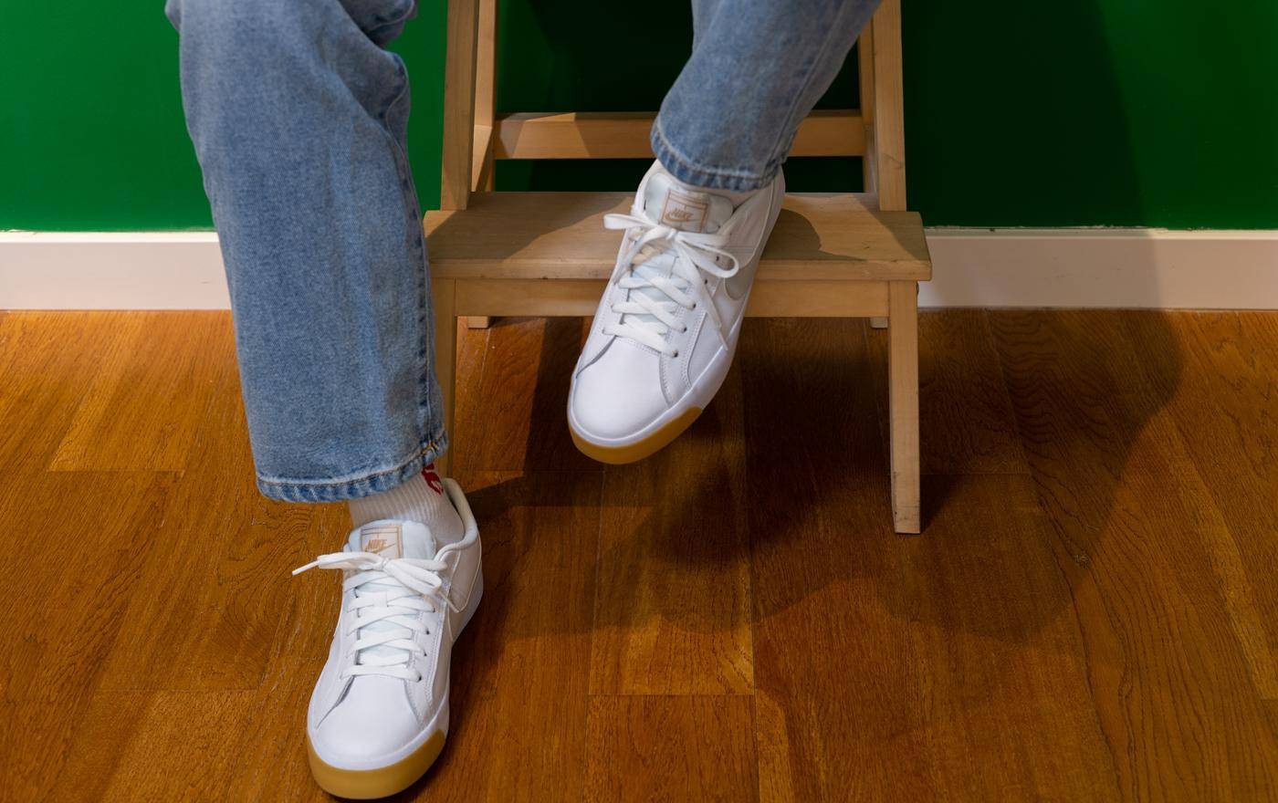 阿迪和耐克小白鞋哪个好,阿迪达斯和小白