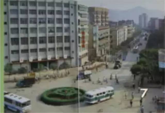 广西梧州1997年身份证,身份证是1999年的照片