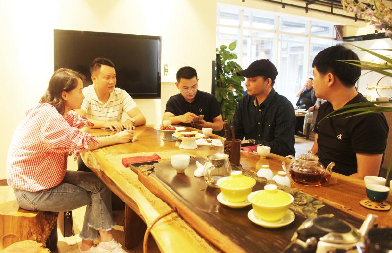 静松播报｜潜江市委常委王玉梅一行到访四川省湖北商会