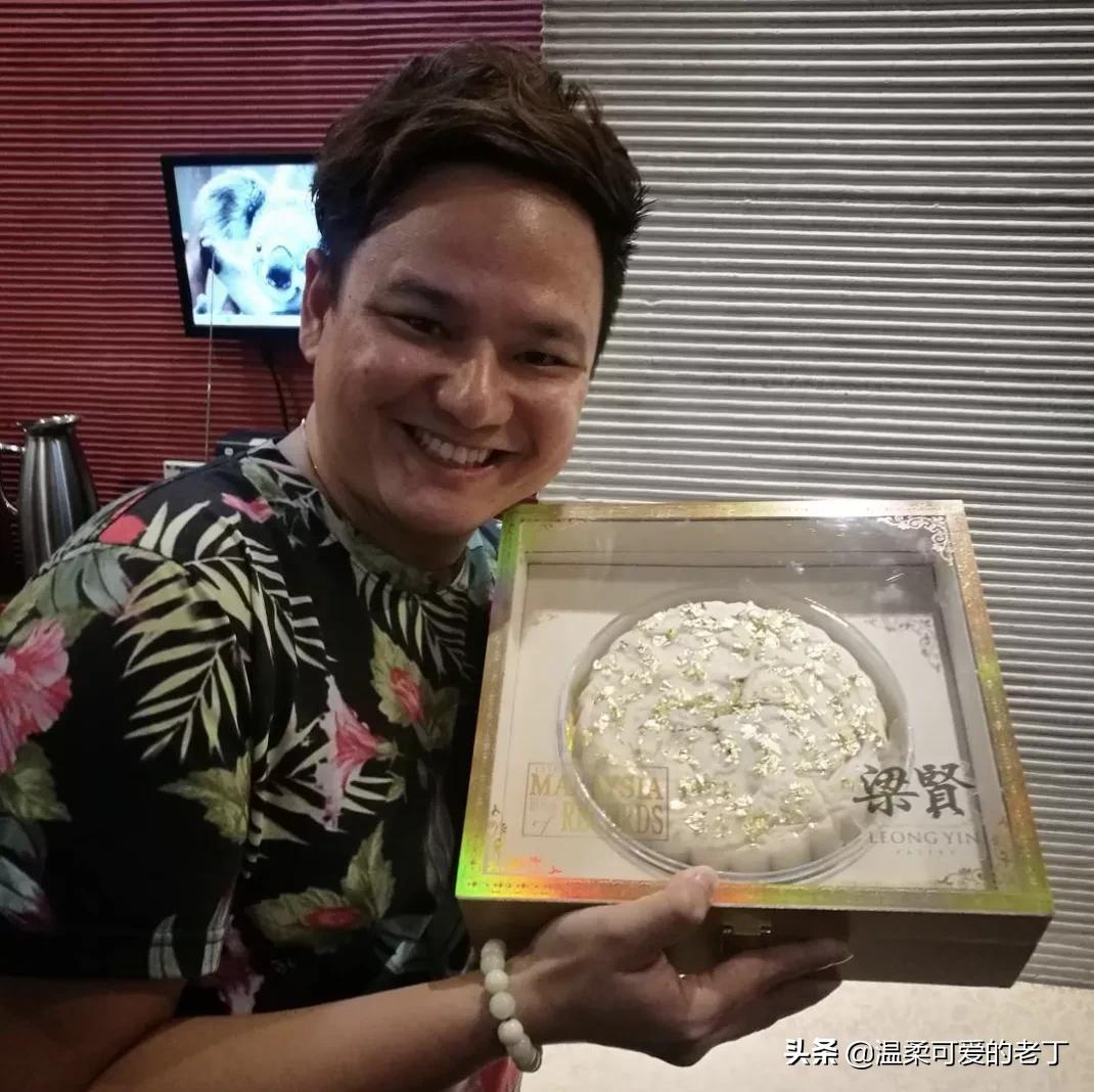 在今年的月饼里，我吃出了贫穷的味道