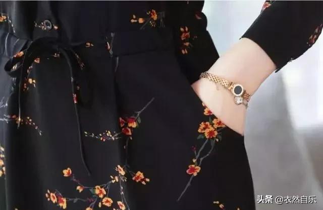 今年最流行碎花裙中长款,比较老气的碎花裙怎么穿出时尚感