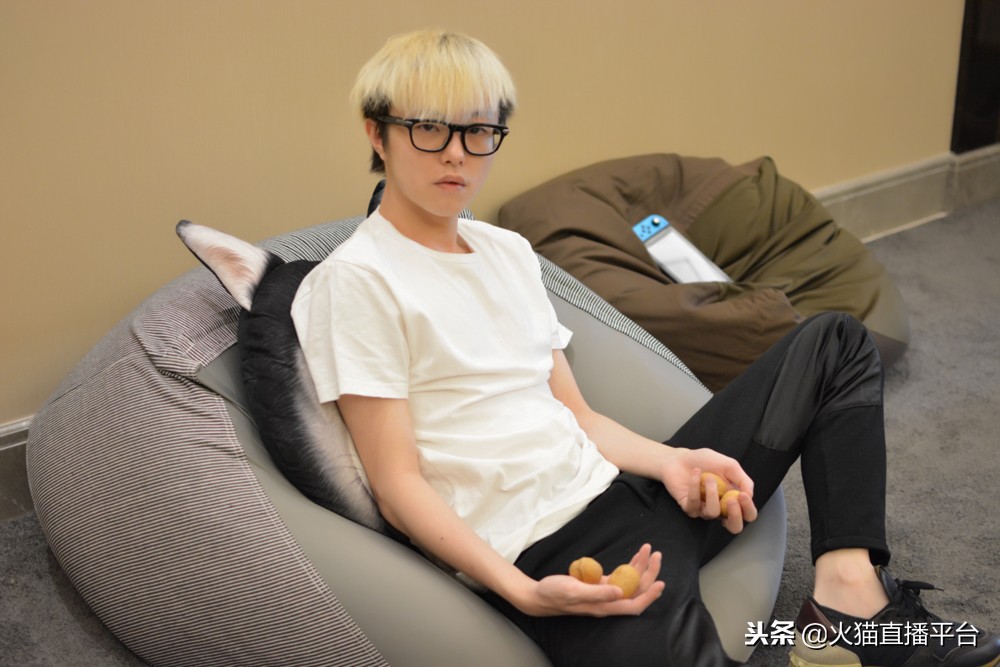 火猫新人主播Hao职业生涯回顾从狂放不羁到世界第一