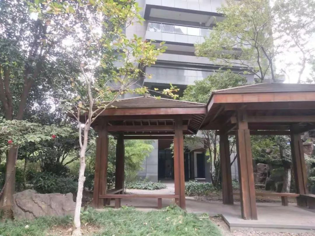 稀缺125平大三房中间楼层急售好房,精装房源急售地铁口三房