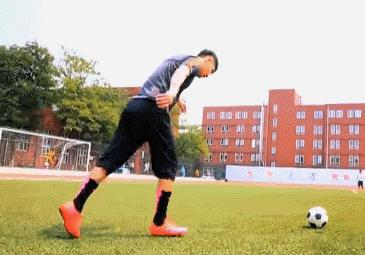 如何踢出一脚50米的长传球,长传球怎么踢的又高又远