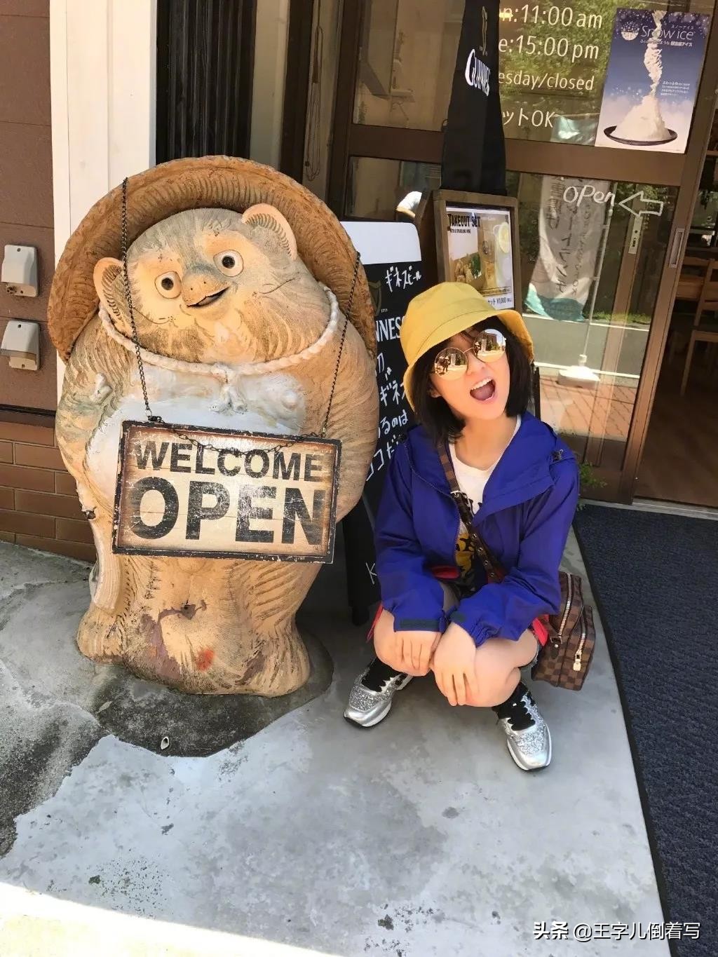 女生怎么摆pose怎么拍照好看,小女孩拍照如何摆pose戴帽子