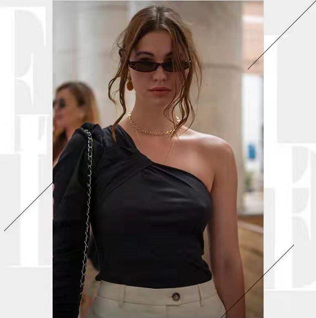 脖子前倾斜肩怎么矫正,穿搭修饰身材缺陷