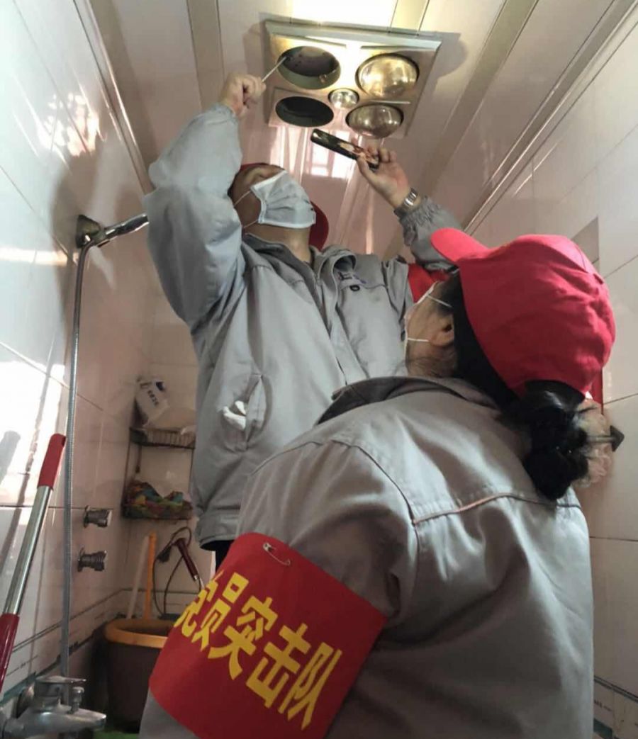 他一直都在诗歌,她一直都在作文600字