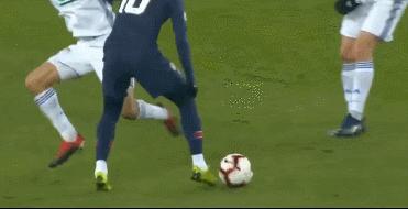 内马尔崴脚法甲,内马尔被法甲连踢三脚