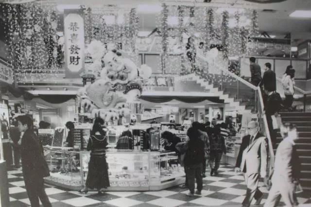 九张反映过年气氛的照片,百张罕见的过年老照片这才是年味