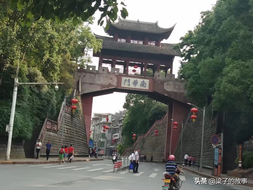 湖南湘西自治州凤凰古城景区,湘西明珠凤凰古城位于哪个省