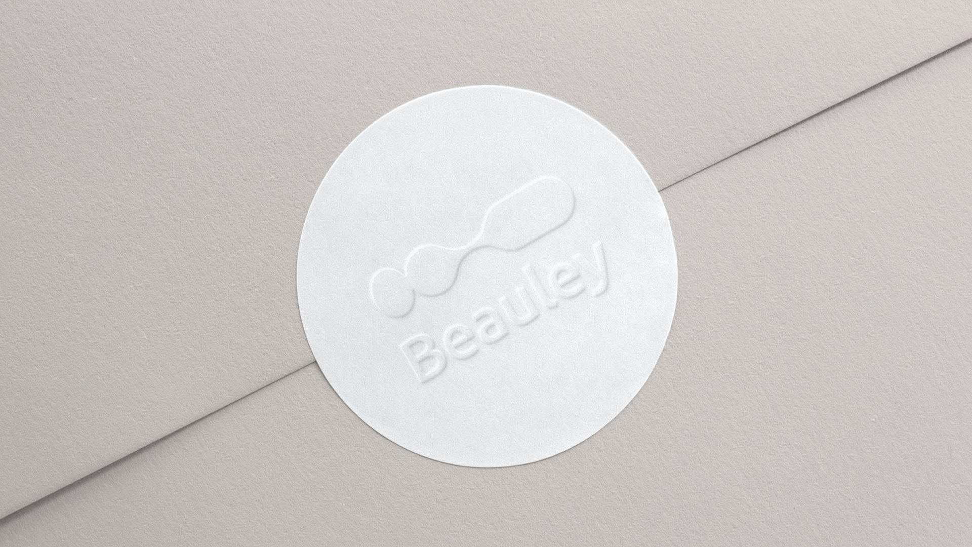 什么牌子的瑜伽服logo是蝴蝶,品牌瑜伽服的品牌logo是什么样的