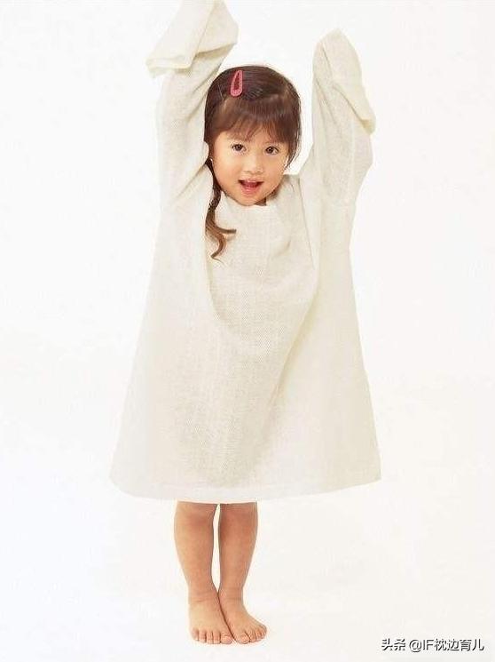 该不该给小孩穿大一码的衣服,你喜欢给小孩买大一码的衣服吗