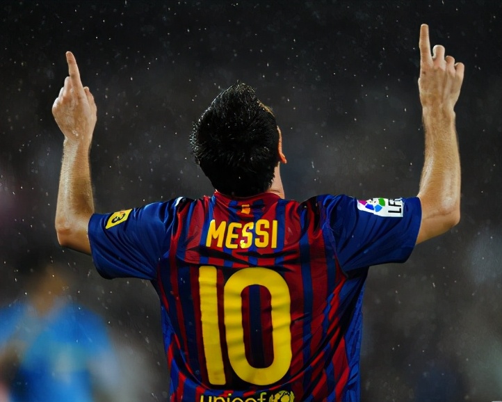 梅西夺冠历史地位超马拉多纳,足坛最伟大的10号马拉多纳