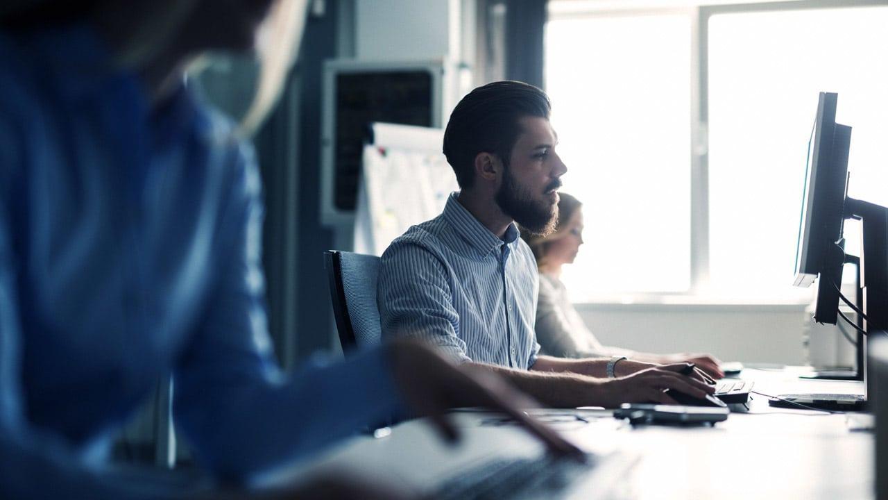 坐骨神经疼严重到无法站立行走,坐骨神经痛的症状的最好治疗方法