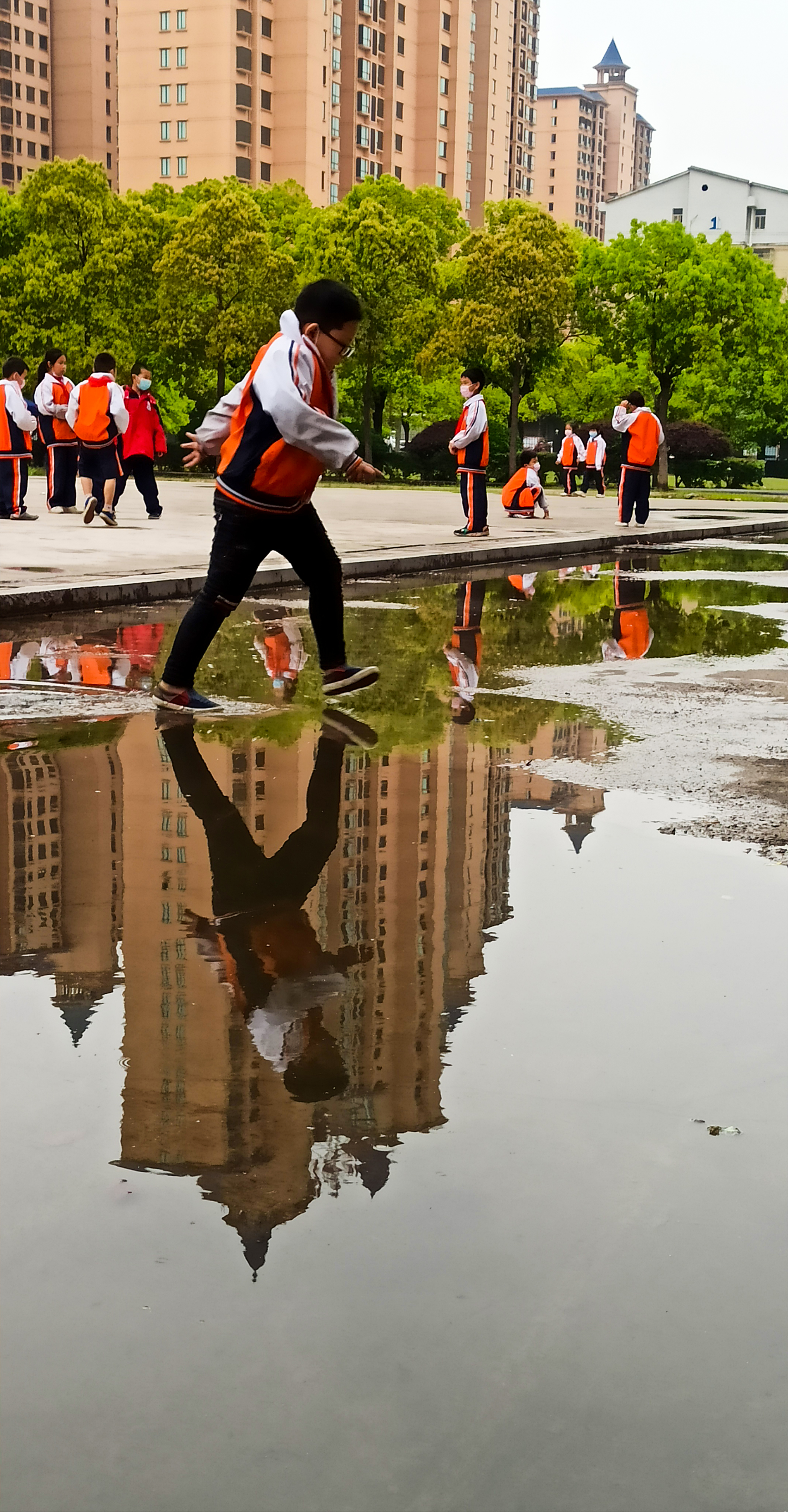 水洼影子拍摄,水洼倒影拍摄教程