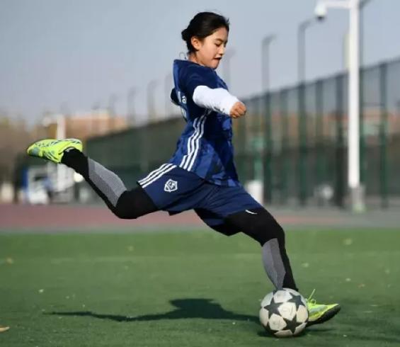 帅！这位男足女队长：来自*藏西**，登上热搜榜，获央视、人民日报“点赞”！