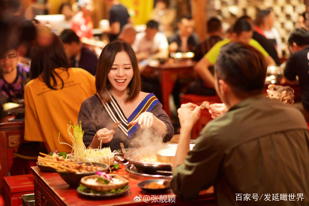 被誉为“海豚公主”，更让王思聪打call的她，却错爱了渣男15年……