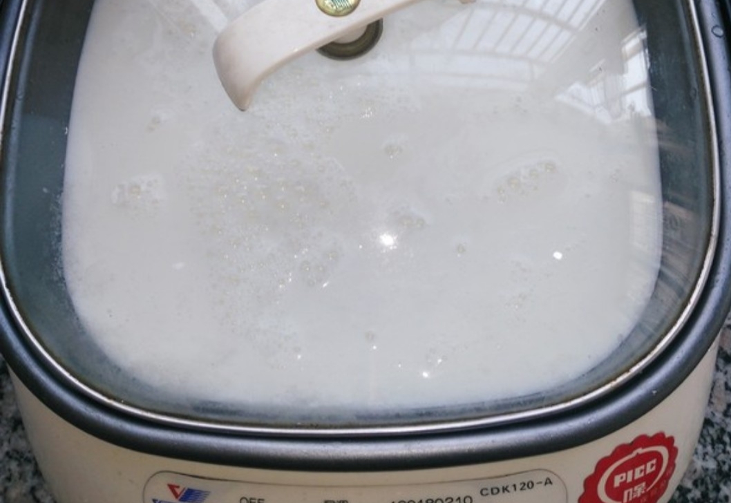 现成豆浆怎么做鸡蛋豆腐,豆浆做豆腐花教程不用内酯