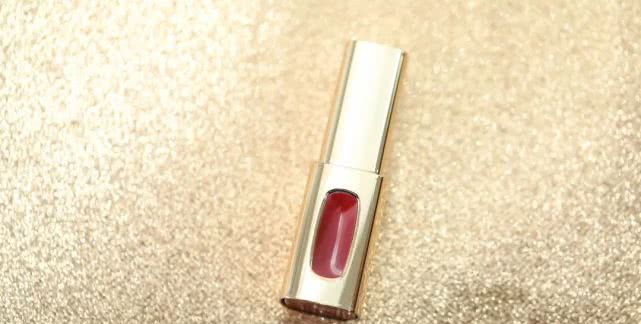 买支口红几百块还说色号不对,买口红被专柜推荐色号忽悠了