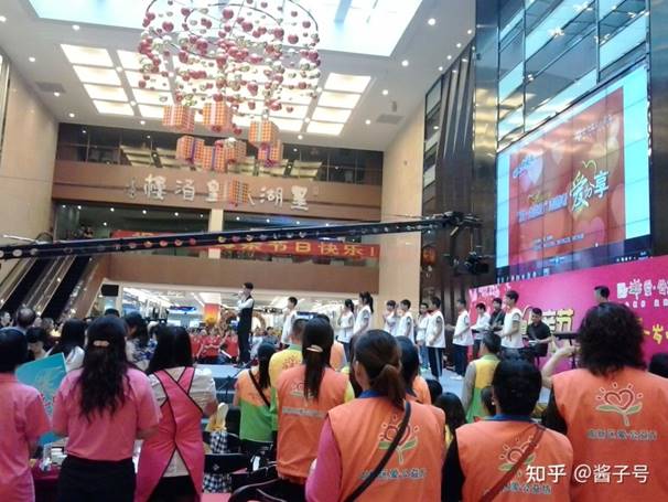 家里有个巨婴该怎么办搞笑视频,家有巨婴母亲怎么办