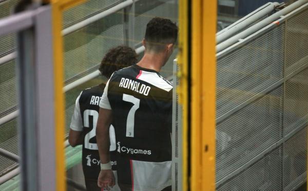 伊斯坦布尔奇迹哈维阿隆索,伊布与c罗的对决令人兴奋