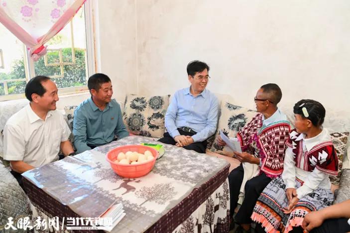 李炳军在赫章、威宁调研