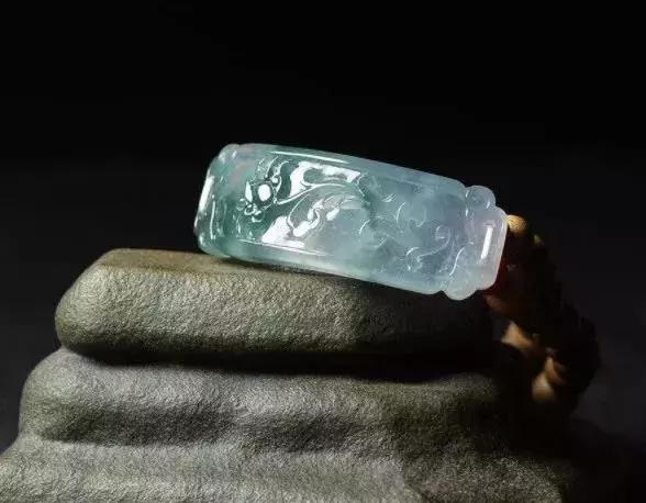 戴起来最舒服的腕饰是它！不是手镯，更不是手串，猜到了吗？