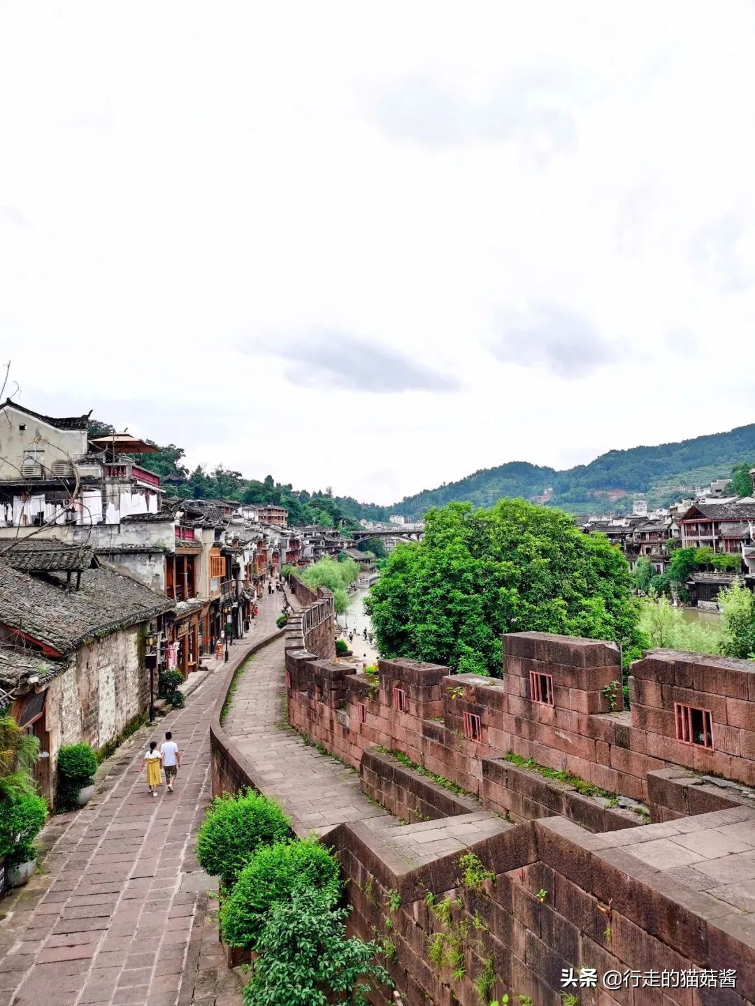 边城是沈从文笔下一座美丽的小城,沈从文笔下的边城讲的是哪里