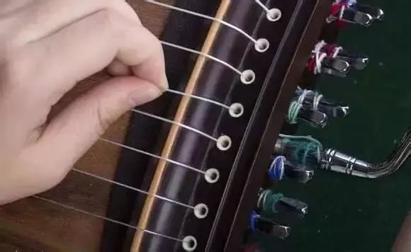 古筝弹不出空鸣音什么原因,古筝弹得不好听是什么原因