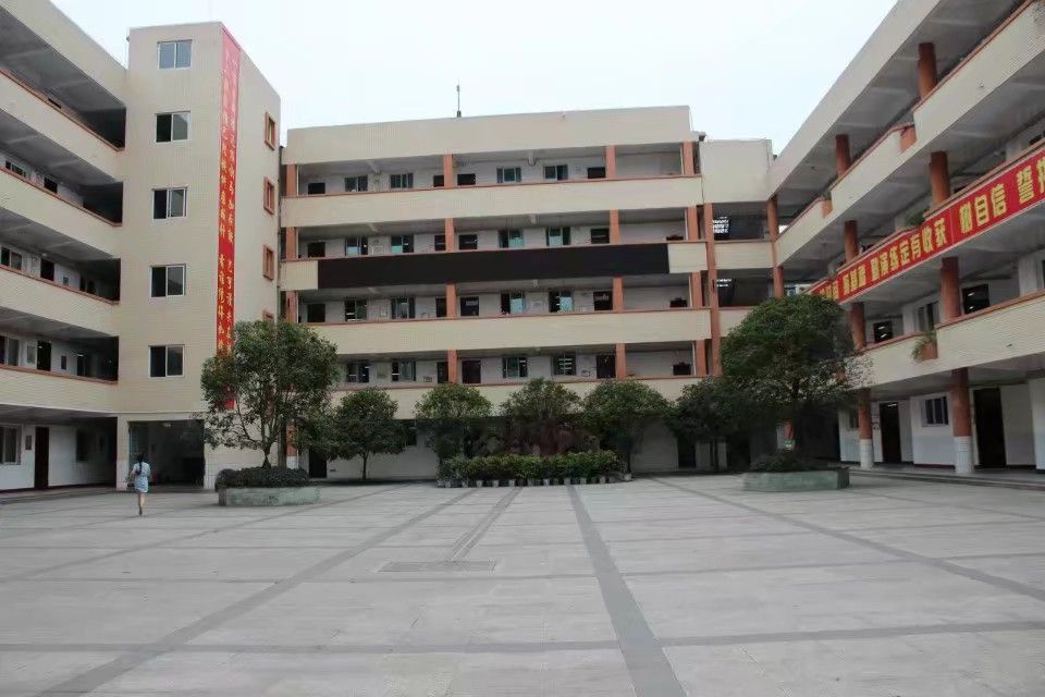 重庆哪所学校环境最好,重庆环境最差的学校