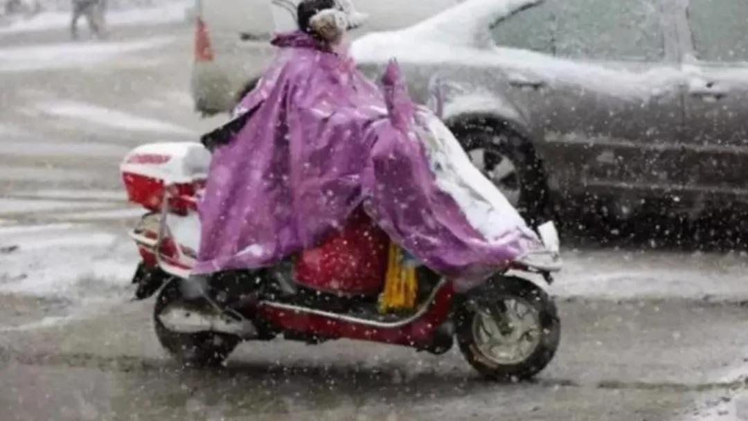 两轮电动车冬季续航差怎么办,电动车跑不远怎么调电瓶