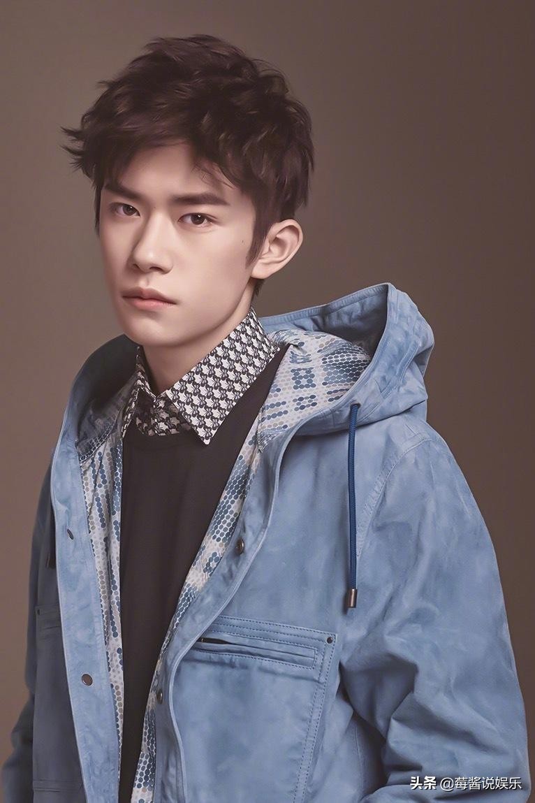 林允代言ck的视频,林允ck代言图