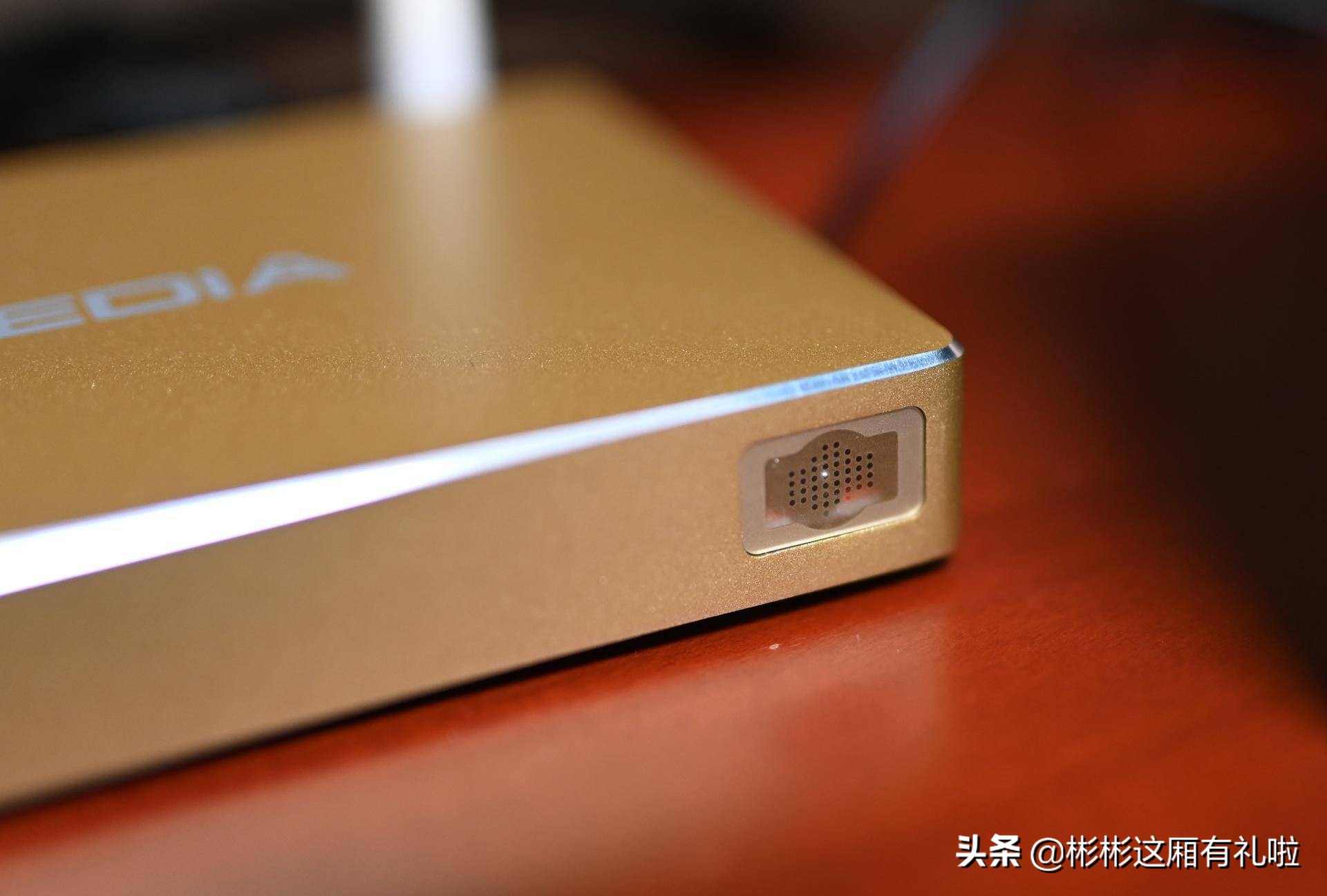 受不了电视原生系统，我换了个海美迪4K机顶盒