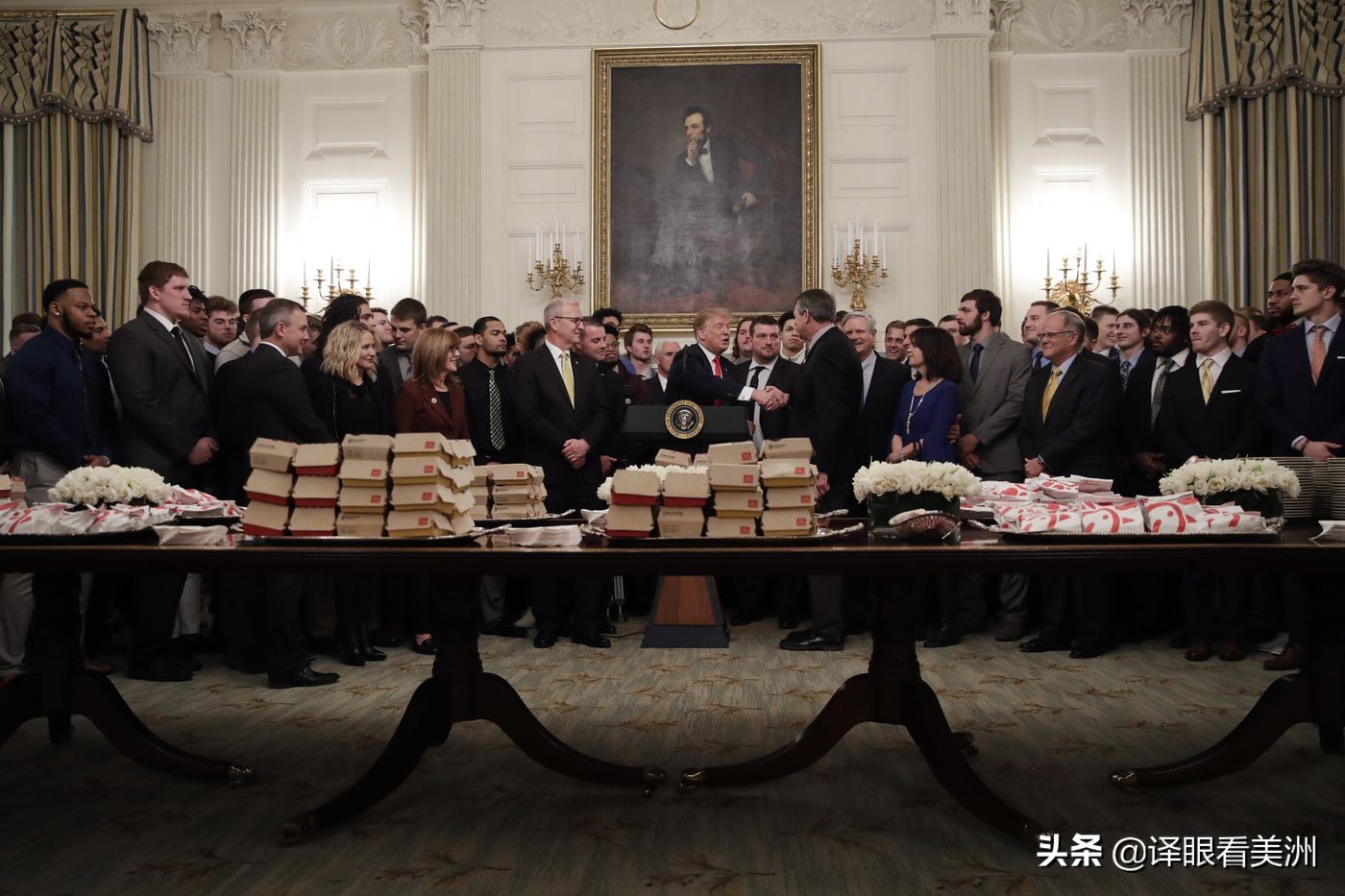 黑人都爱吃炸鸡？吃不惯汉堡别去白宫？特朗普宴请又上了这些菜