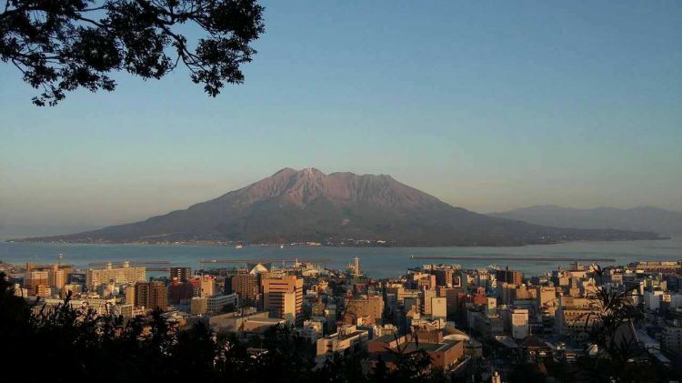 为什么那么多人去中国买车,为什么中国人都愿意去日本打工