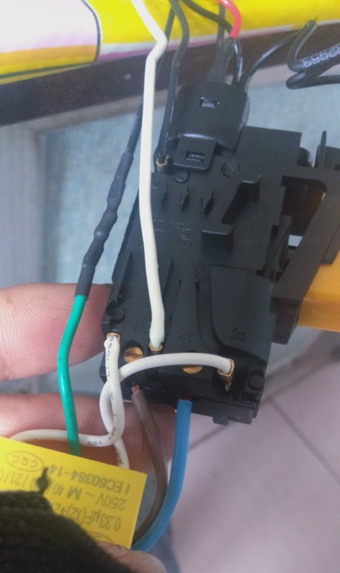 晶思达手电钻开关总成内部构造,插电款带冲击的手电钻