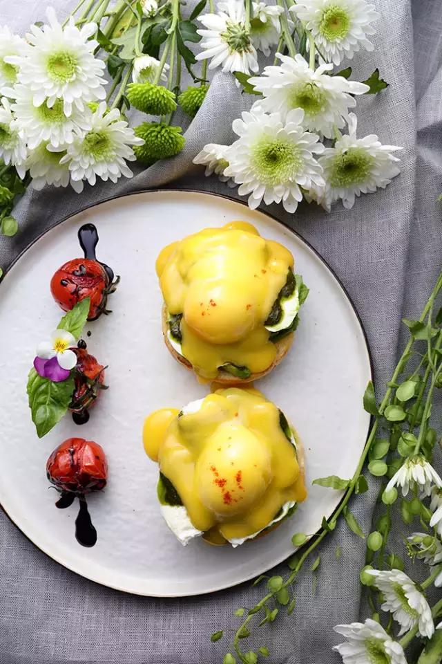 她在北京开了一家可以吃的花店，受众人追捧，还引来了李健